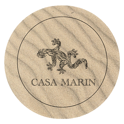 Round sand-coloured coaster with the gecko and wordmark